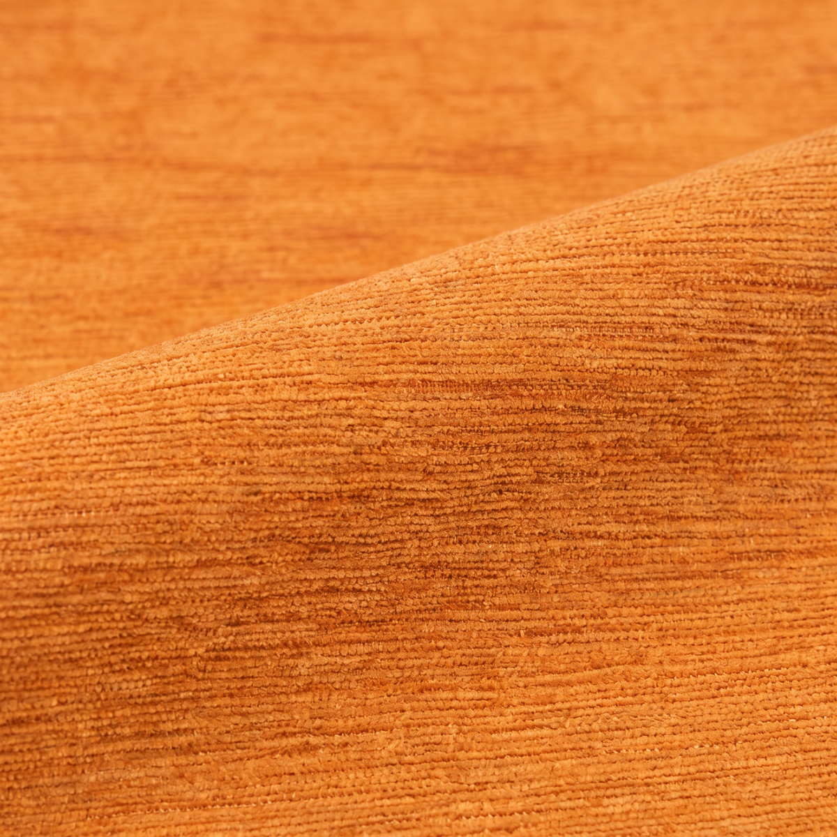 MONACO fabric 140 cm — Ύφασμα MONACO-55 σε απαλή κυματιστή πτυχή, πορτοκαλί με λεπτές οριζόντιες νεράδες.