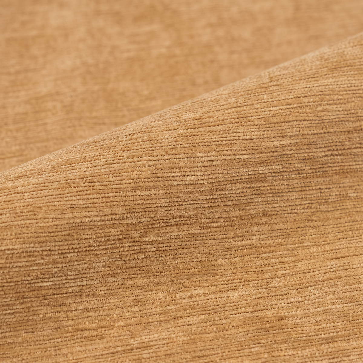 MONACO fabric 140 cm — Ύφασμα MONACO-65 σε απαλή κυματιστή πτυχή, καμηλό με λεπτές οριζόντιες νεράδες.