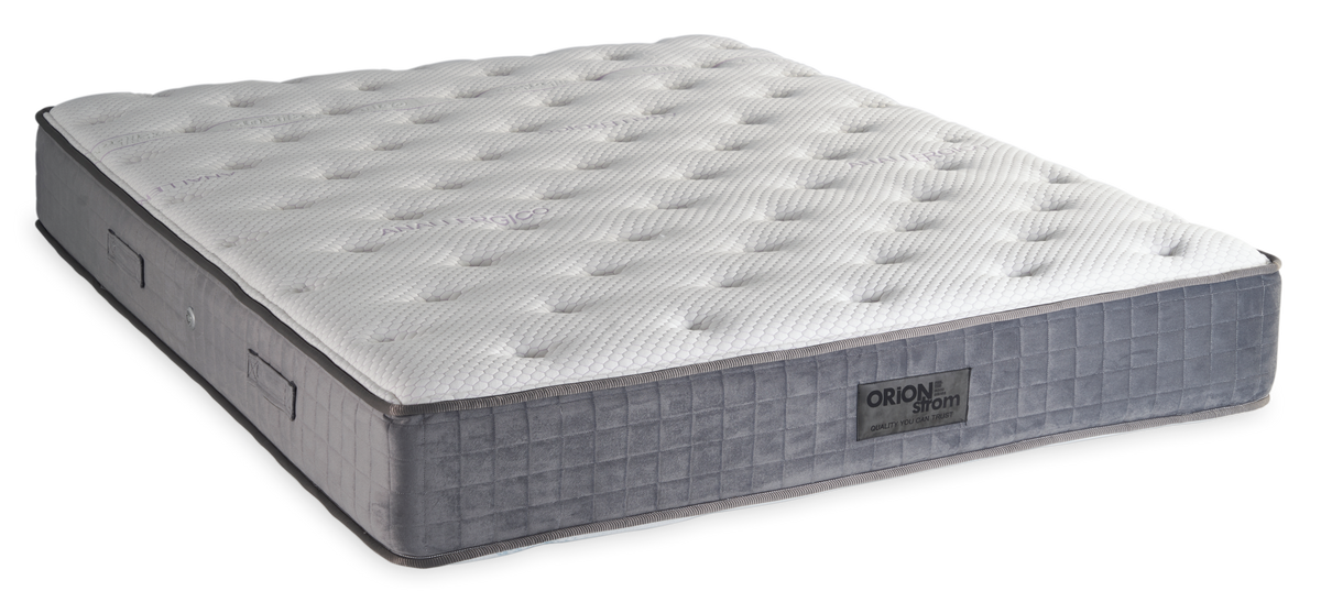 541 Comfort Analergico Cool Max Hyper Soft Latex — Πλάγια όψη: λευκή επιφάνεια με κυματιστές ραφές και γκρι καπιτονέ πλαϊνή φάσα. Αίσθηση: μαλακή. Ορθοπεδικό στρώμα.