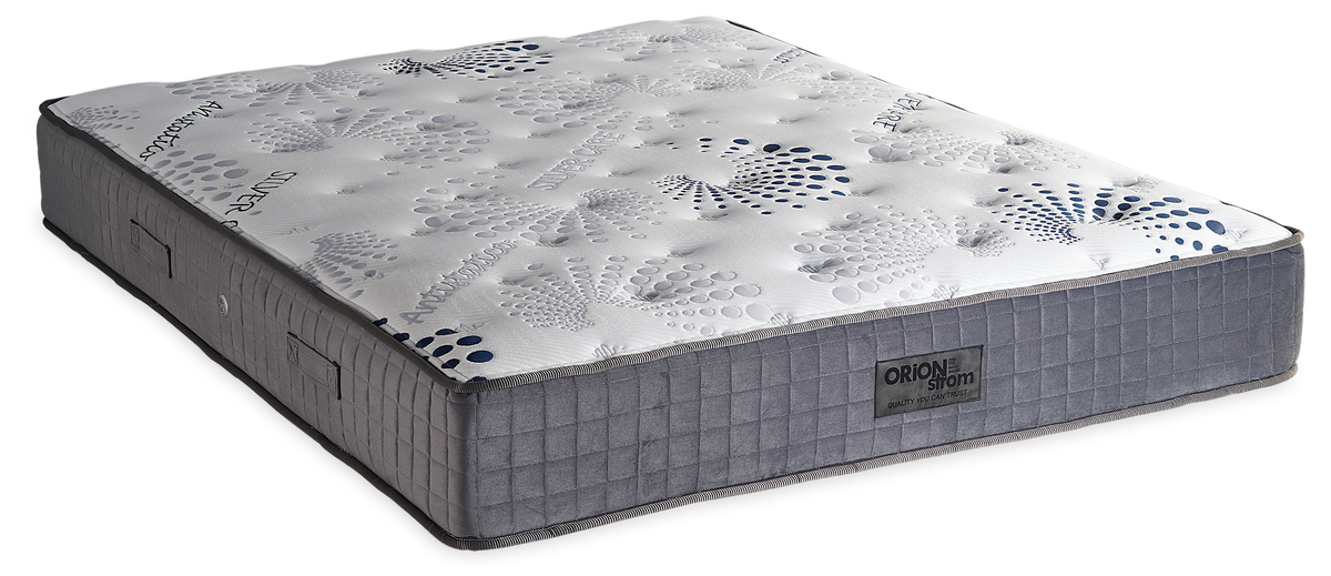 441 Smart Silvercare Cotton Extra Latex Memory Gel Orion Zone Pocket — Πλάγια όψη: λευκή καπιτονέ επιφάνεια με μπλε μοτίβα και γκρι πλαϊνή φάσα. Αίσθηση: μέτρια. Ανατομικό στρώμα.