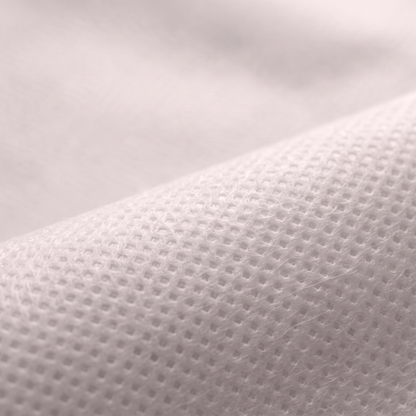 Ύφασμα NON WOVEN 70gr σε λιλά, διαθέσιμο σε πλάτος 160cm, για επενδύσεις και διακοσμητικές εφαρμογές.